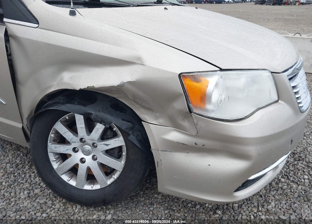 2016 CHRYSLER TOWN & COUNTRY VIN: 2C4RC1BG1GR253150