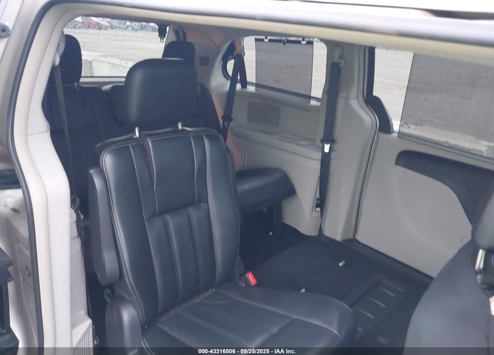 2016 CHRYSLER TOWN & COUNTRY VIN: 2C4RC1BG1GR253150