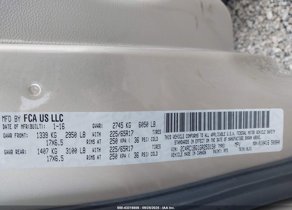 2016 CHRYSLER TOWN & COUNTRY VIN: 2C4RC1BG1GR253150