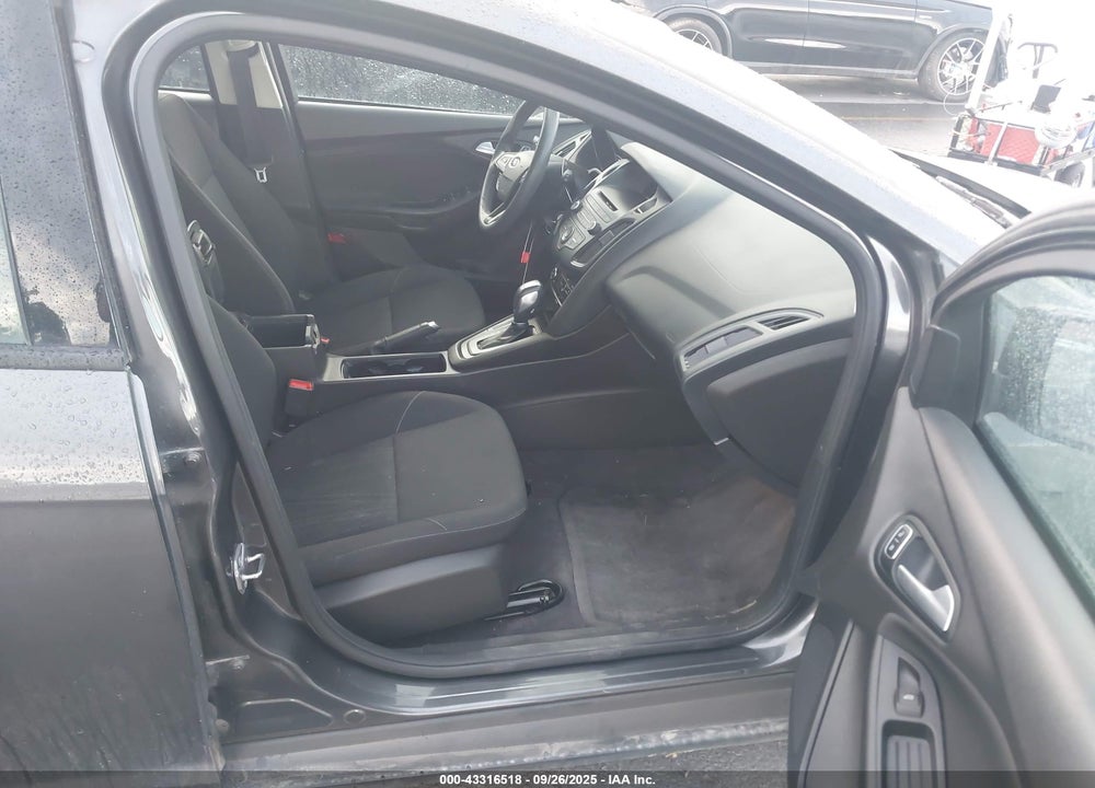 2015 FORD FOCUS SE VIN: 1FADP3K24FL231400
