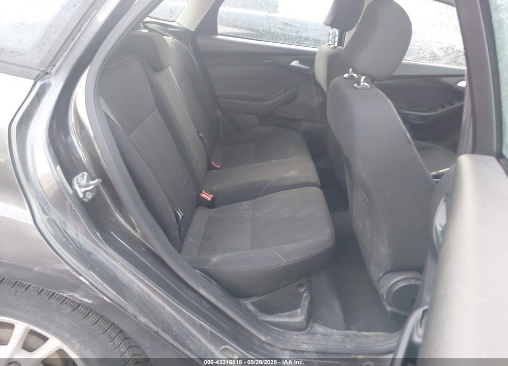2015 FORD FOCUS SE VIN: 1FADP3K24FL231400