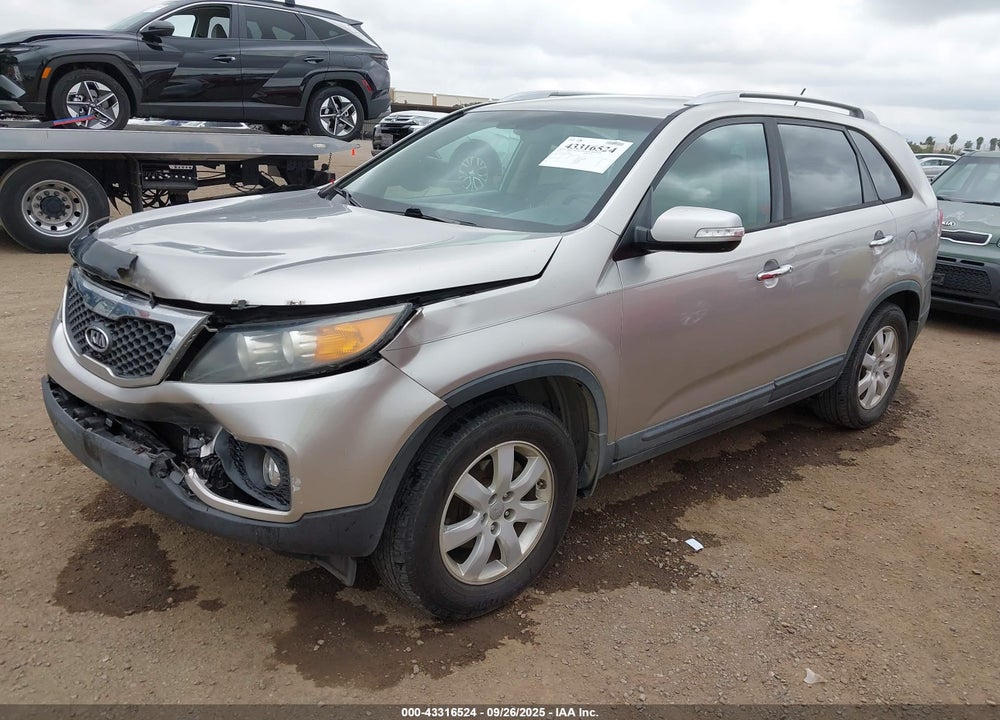 2013 KIA SORENTO LX VIN: 5XYKT3A64DG364426
