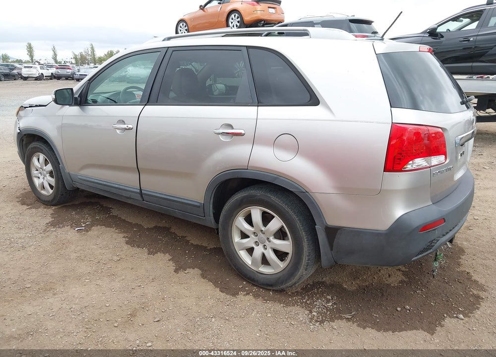 2013 KIA SORENTO LX VIN: 5XYKT3A64DG364426
