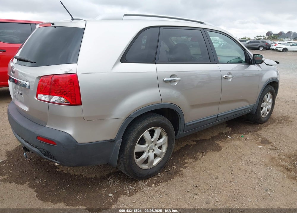 2013 KIA SORENTO LX VIN: 5XYKT3A64DG364426