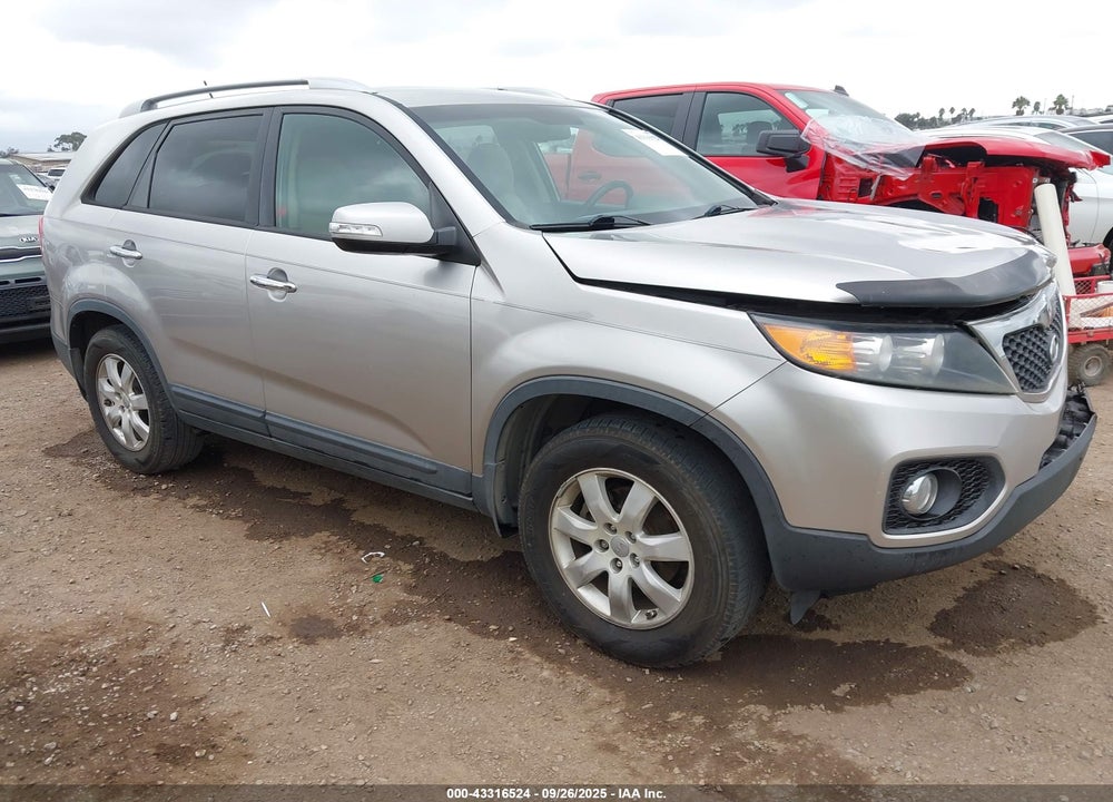 2013 KIA SORENTO LX VIN: 5XYKT3A64DG364426