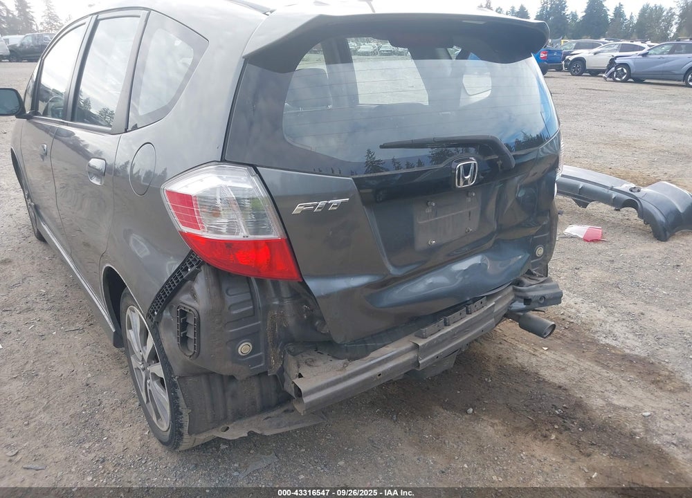 2013 HONDA FIT VIN: JHMGE8H52DC041344
