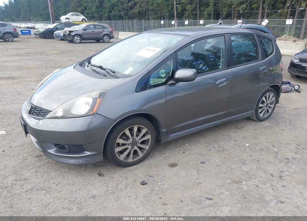 2013 HONDA FIT VIN: JHMGE8H52DC041344