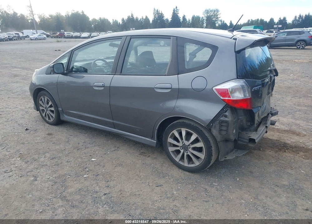 2013 HONDA FIT VIN: JHMGE8H52DC041344