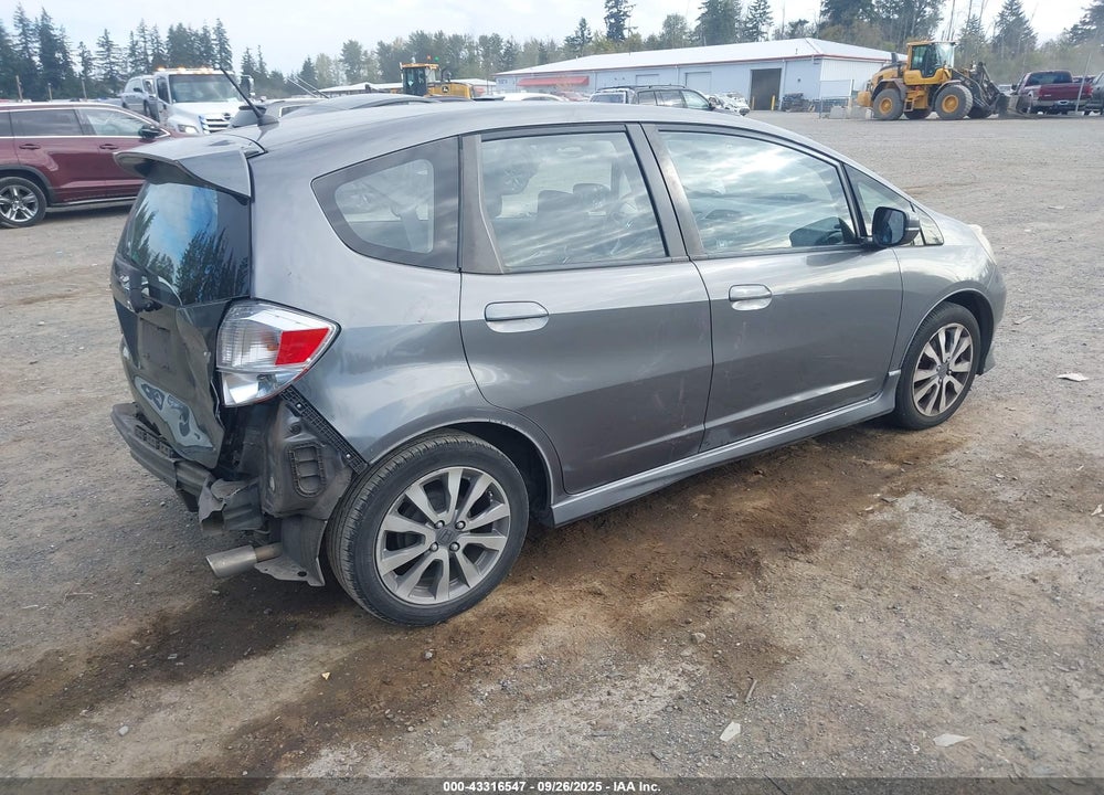 2013 HONDA FIT VIN: JHMGE8H52DC041344