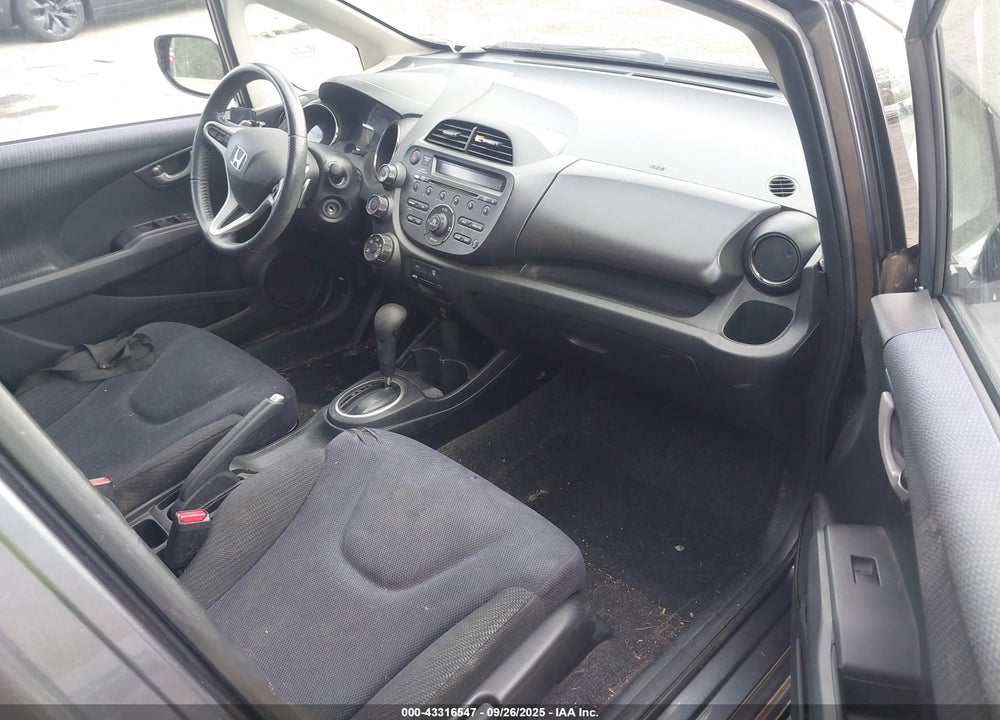 2013 HONDA FIT VIN: JHMGE8H52DC041344