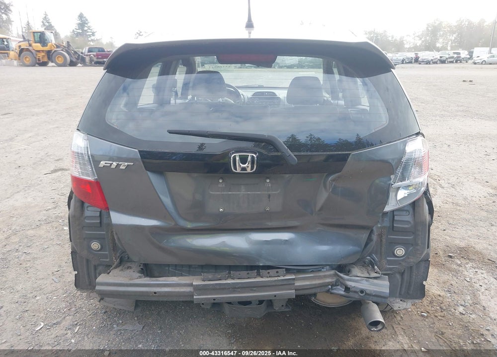 2013 HONDA FIT VIN: JHMGE8H52DC041344