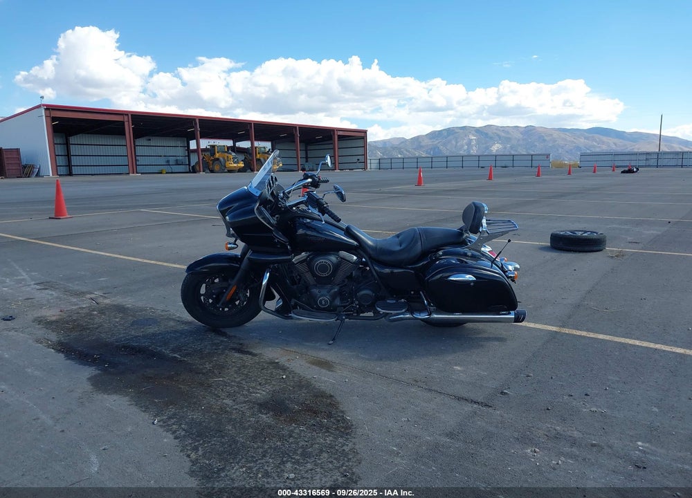2011 KAWASAKI VN1700 J VIN: JKBVNRJ12BA001351