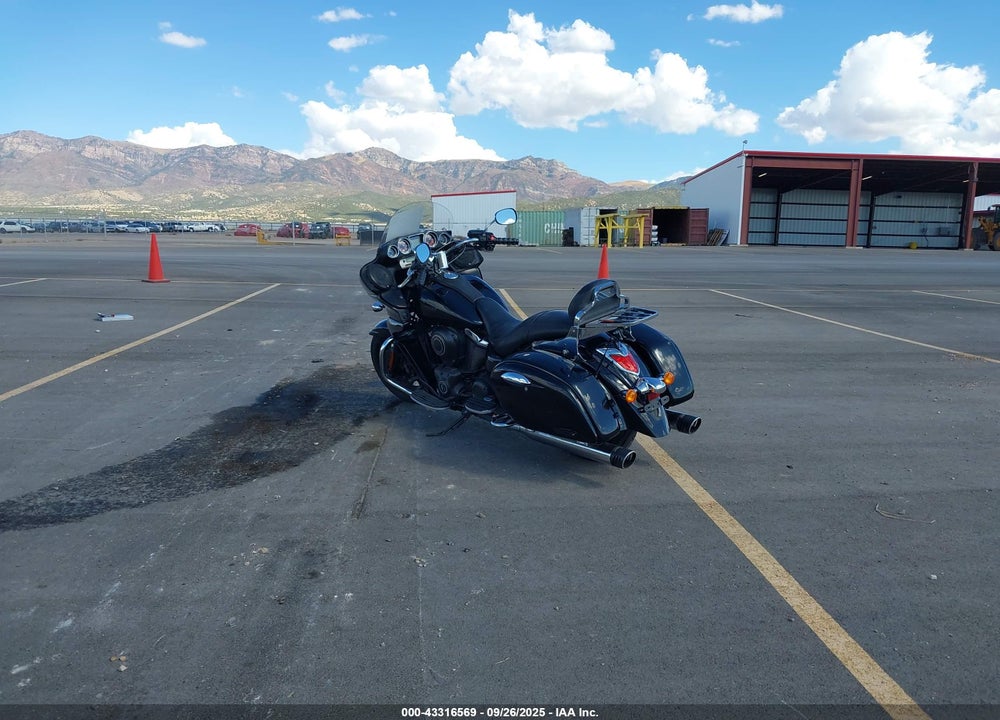 2011 KAWASAKI VN1700 J VIN: JKBVNRJ12BA001351