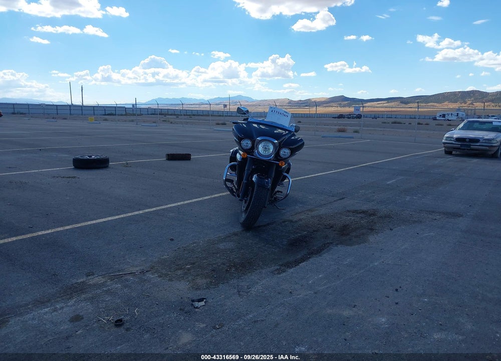 2011 KAWASAKI VN1700 J VIN: JKBVNRJ12BA001351