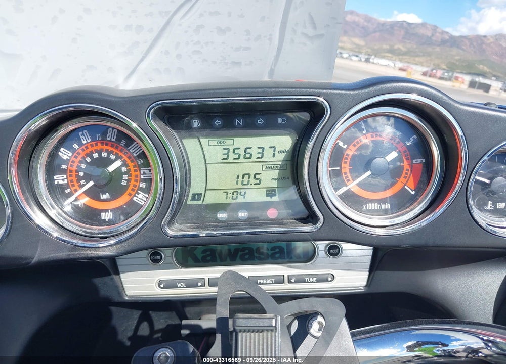 2011 KAWASAKI VN1700 J VIN: JKBVNRJ12BA001351