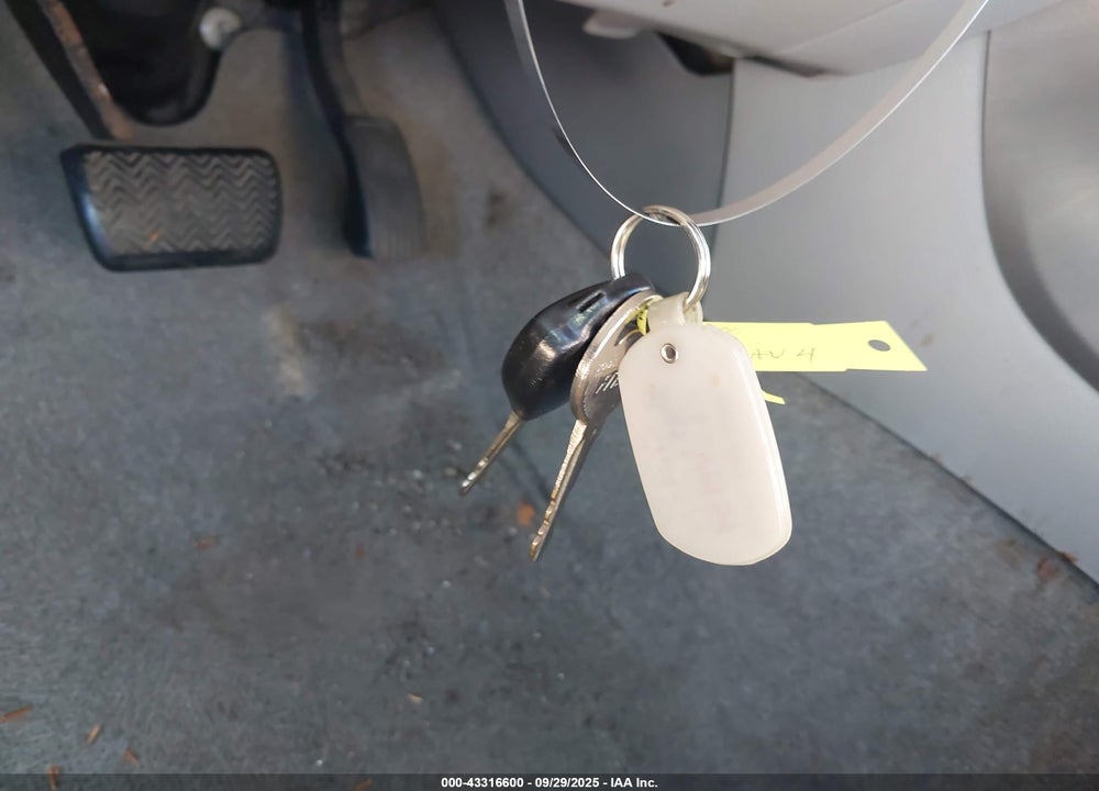 2008 TOYOTA RAV4 VIN: JTMBD33V186069083