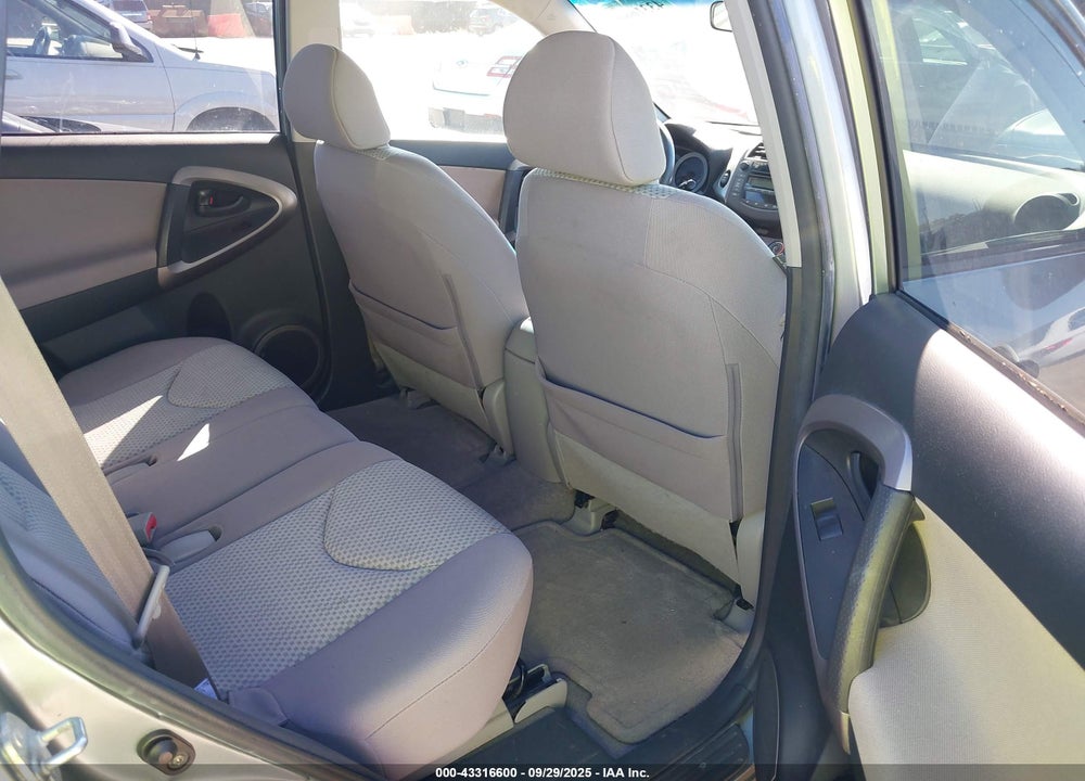 2008 TOYOTA RAV4 VIN: JTMBD33V186069083