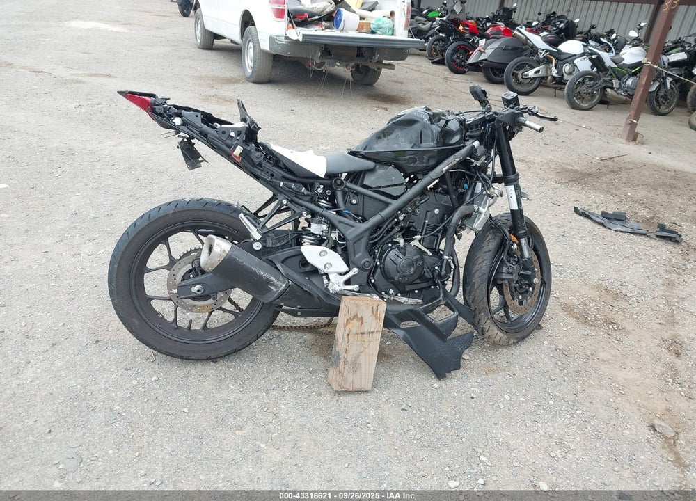 2023 YAMAHA YZFR3 A VIN: MH3RH18Y9PK013443