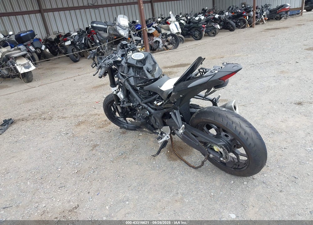 2023 YAMAHA YZFR3 A VIN: MH3RH18Y9PK013443
