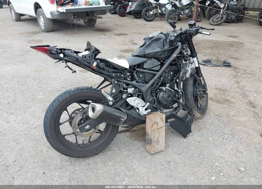 2023 YAMAHA YZFR3 A VIN: MH3RH18Y9PK013443