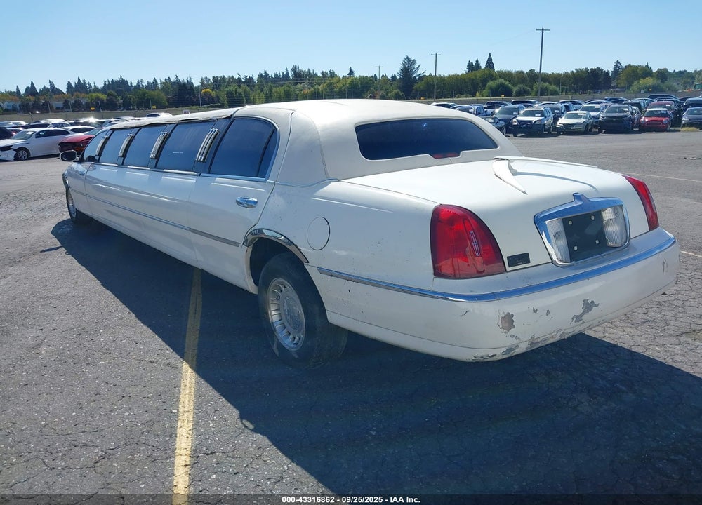 1999 LINCOLN TOWN CAR EXECUTIVE VIN: 1LNHM81W7XY629402