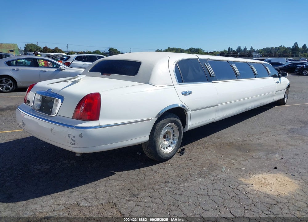 1999 LINCOLN TOWN CAR EXECUTIVE VIN: 1LNHM81W7XY629402