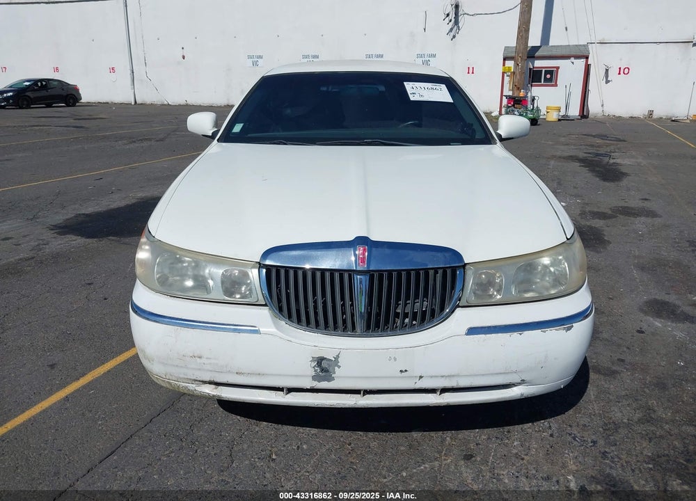 1999 LINCOLN TOWN CAR EXECUTIVE VIN: 1LNHM81W7XY629402