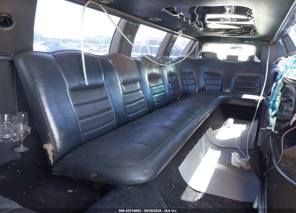 1999 LINCOLN TOWN CAR EXECUTIVE VIN: 1LNHM81W7XY629402