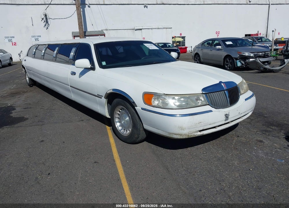 1999 LINCOLN TOWN CAR EXECUTIVE VIN: 1LNHM81W7XY629402