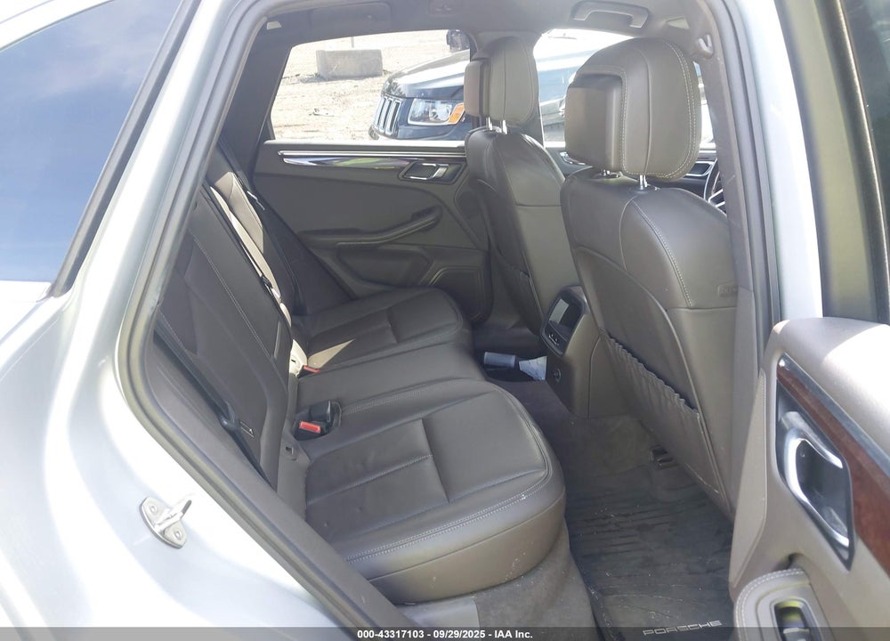 2015 PORSCHE MACAN VIN: WP1AB2A50FLB51589