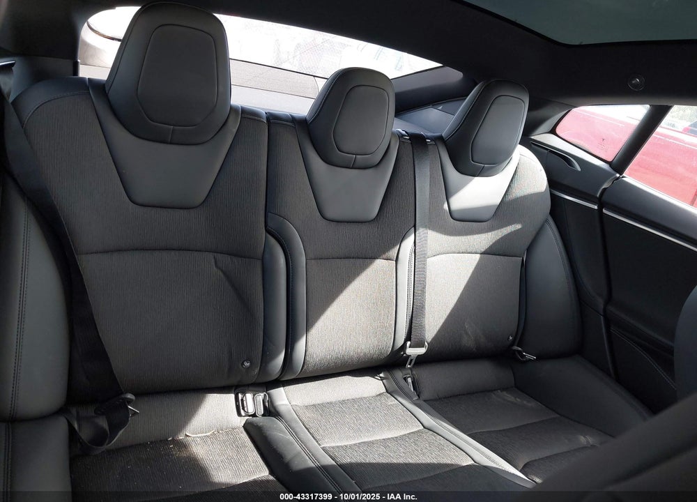 2017 TESLA MODEL S VIN: 5YJSA1E2XHF232236