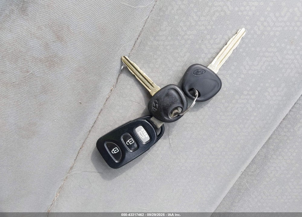 2010 HYUNDAI ELANTRA VIN: KMHDU4AD1AU157783