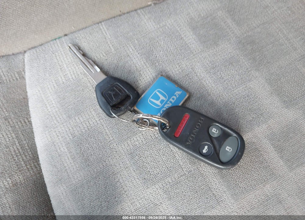 2002 HONDA ACCORD 2.3 EX/2.3 SE VIN: 1HGCG66832A142897