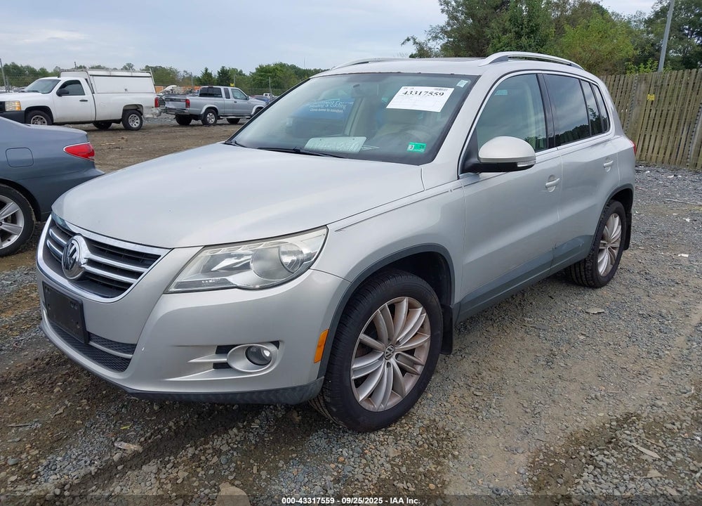 2011 VOLKSWAGEN TIGUAN VIN: WVGBV7AX4BW509471