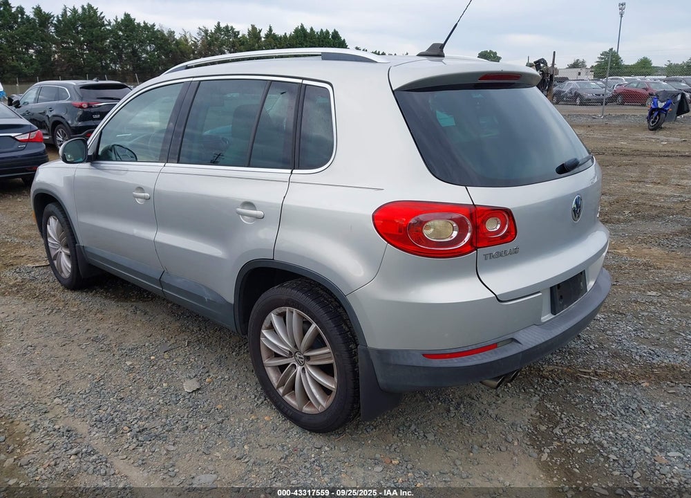 2011 VOLKSWAGEN TIGUAN VIN: WVGBV7AX4BW509471