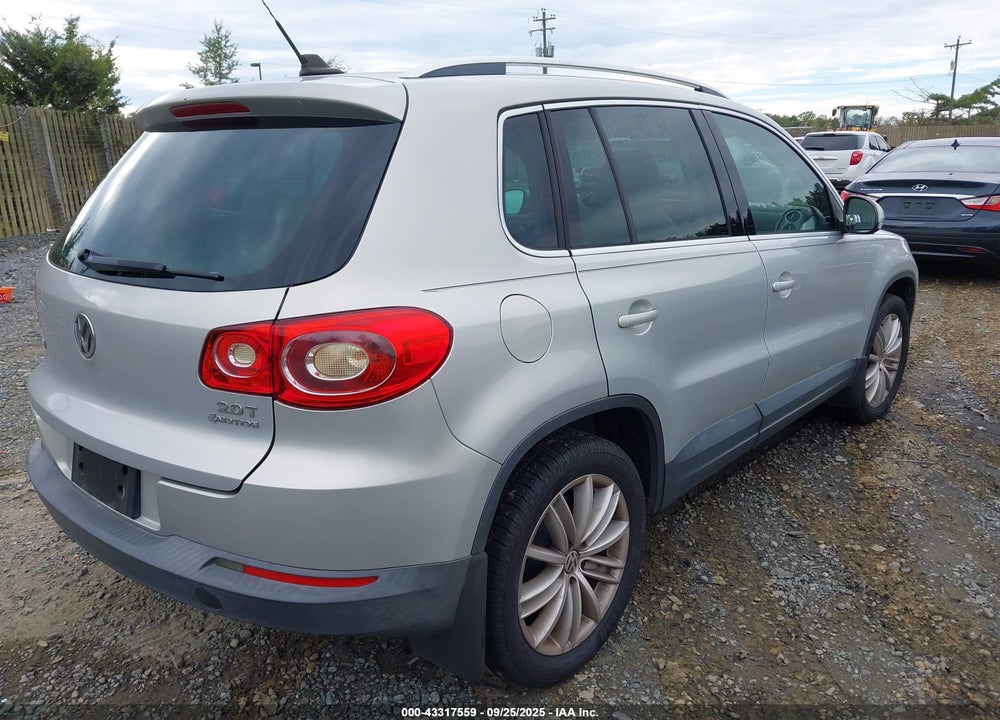 2011 VOLKSWAGEN TIGUAN VIN: WVGBV7AX4BW509471