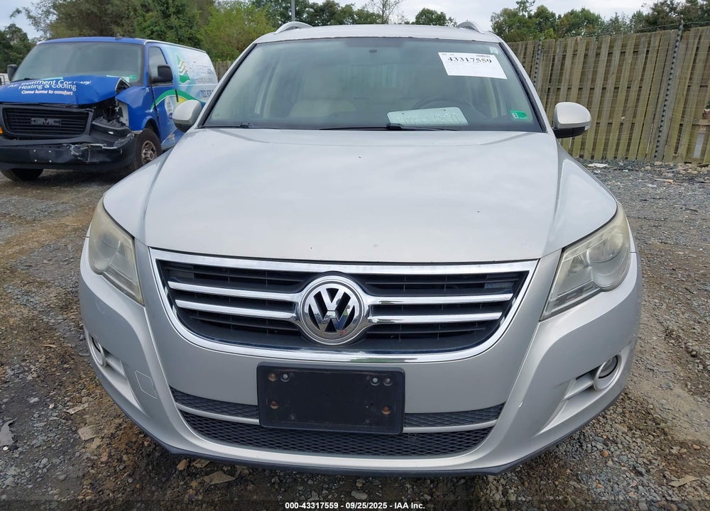 2011 VOLKSWAGEN TIGUAN VIN: WVGBV7AX4BW509471