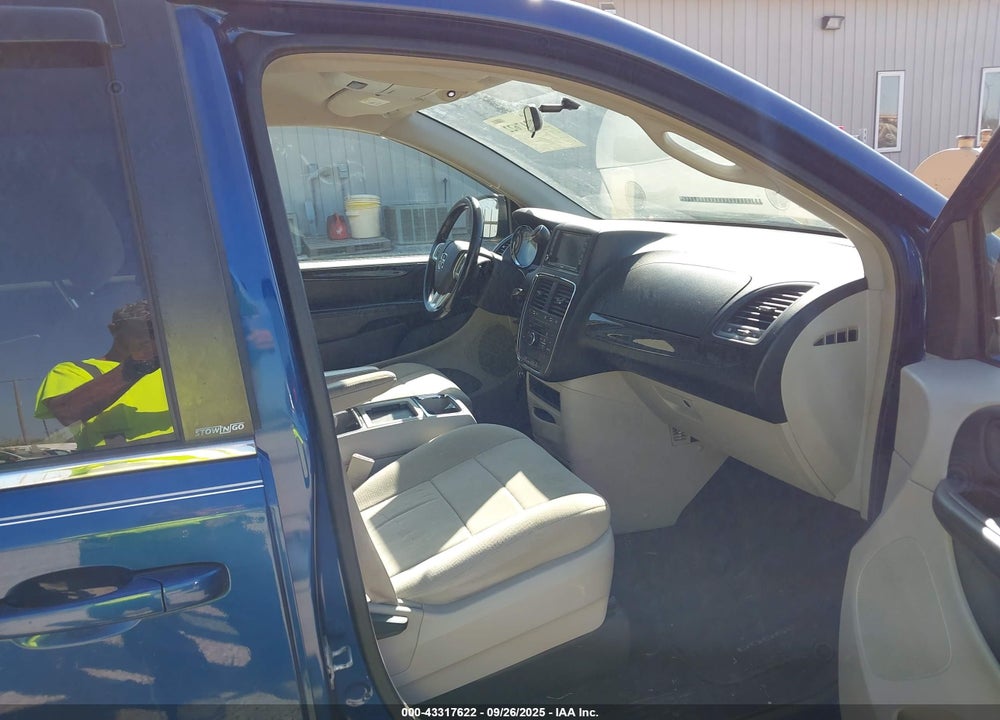 2011 DODGE GRAND CARAVAN CREW VIN: 2D4RN5DG4BR682583