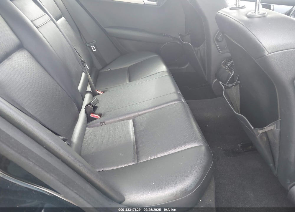2014 MERCEDES-BENZ C CLASS VIN: WDDGF4HB2ER304790