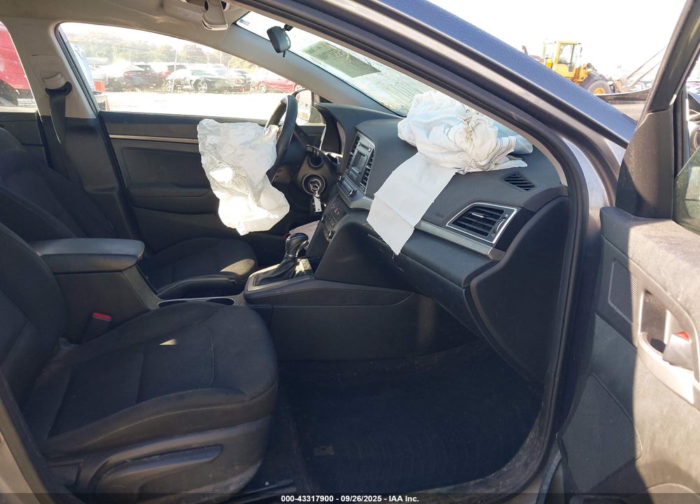 2018 HYUNDAI ELANTRA SE VIN: 5NPD74LFXJH353662