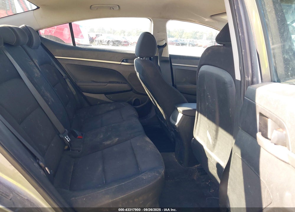 2018 HYUNDAI ELANTRA SE VIN: 5NPD74LFXJH353662