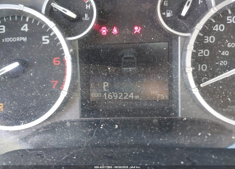 2017 TOYOTA TUNDRA SR5 4.6L V8 VIN: 5TFRM5F14HX111808