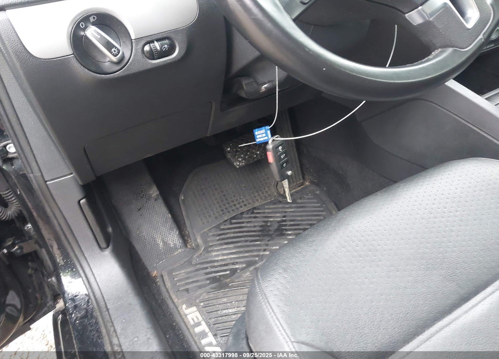 2013 VOLKSWAGEN JETTA VIN: 3VWDX7AJXDM366979