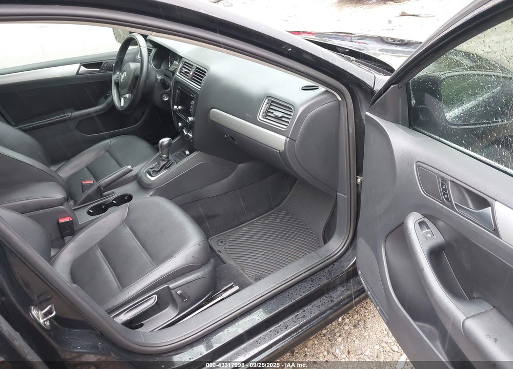 2013 VOLKSWAGEN JETTA VIN: 3VWDX7AJXDM366979
