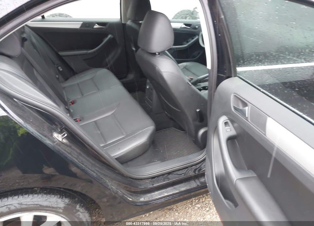 2013 VOLKSWAGEN JETTA VIN: 3VWDX7AJXDM366979