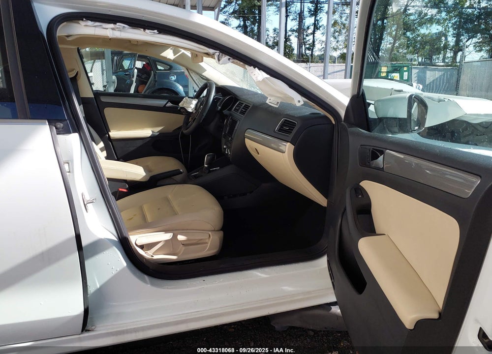 2018 VOLKSWAGEN JETTA VIN: 3VWDB7AJXJM240793