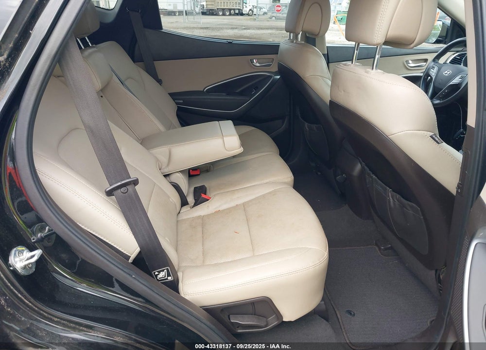 2017 HYUNDAI SANTA FE VIN: 5XYZU3LB7HG400914