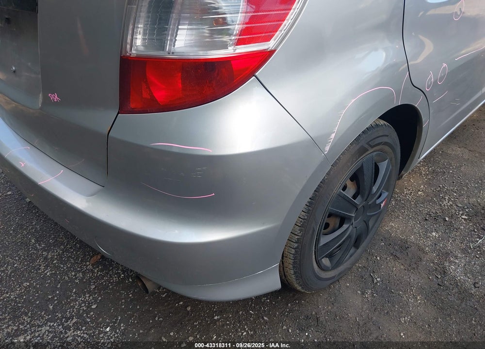 2013 HONDA FIT VIN: JHMGE8H36DC078380