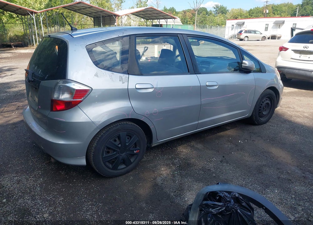 2013 HONDA FIT VIN: JHMGE8H36DC078380