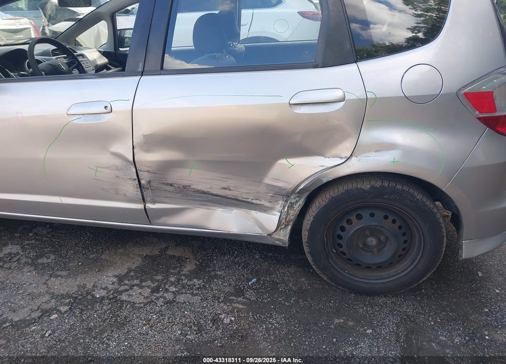 2013 HONDA FIT VIN: JHMGE8H36DC078380